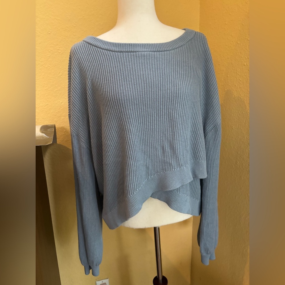 Lululemon reversible cross over crewneck sweater. Gray/ blue.
Size 18 - Picture 4 of 12